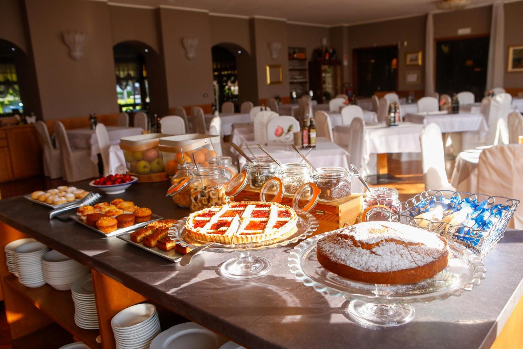 Hotel Lido Pieve Di Ledro Buitenkant foto