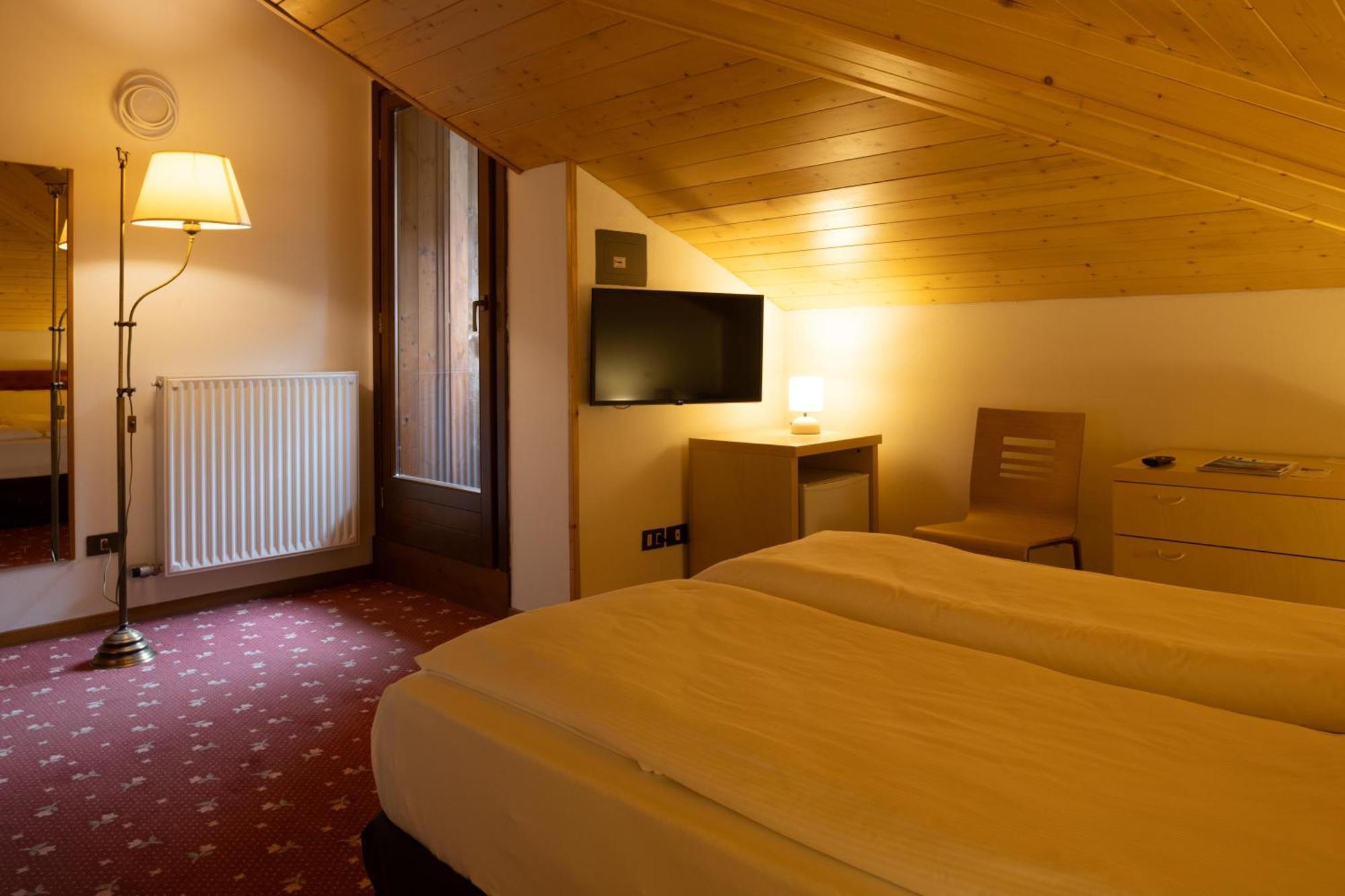 Hotel Lido Pieve Di Ledro Buitenkant foto